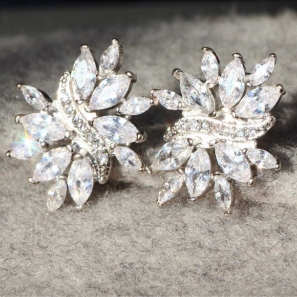 .925 Sterling Silver White Sapphire Pierced Studs - Picture 2 of 4